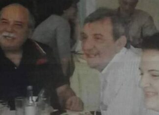 Ο Νίκος Βούτσης τρώει αστακούς στο Γαλαξίδι (ΦΩΤΟ)