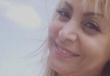 Τέτα Καμπουρέλη: Τόπλες στην παραλία με σώμα 20άρας (ΦΩΤΟ)