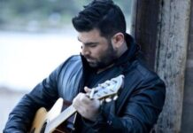 Συγκλονιστικό:Ο Παντελίδης ερμηνεύει με την κιθάρα του το τραγούδι που έγραψε λίγο πριν πεθάνει