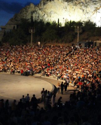 ΕΝΤΥΠΩΣΙΑΚΕΣ ΕΙΚΟΝΕΣ από το κατάμεστο Κατράκειο για τα “20 χρόνια Μαζωνάκης” !