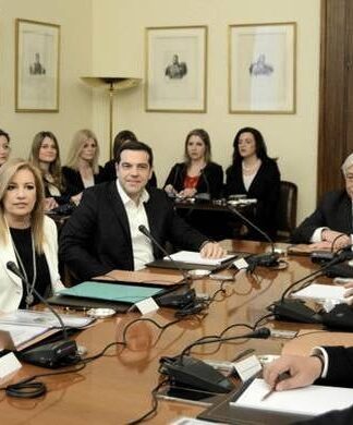 «Μυρίζει μπαρούτι» για εκλογικό νόμο και συνταγματική αναθεώρηση