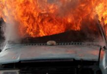 Τραγωδία στη Βάρκιζα: Απανθρακωμένος βρέθηκε οδηγός δίπλα από το αυτοκίνητό του