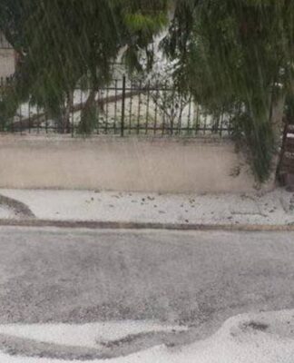 Τώρα: Ισχυρή χαλαζόπτωση πλήττει την Αττική