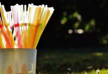 Εκπληκτικό βίντεο: Καρέ καρέ πώς φτιάχνονται τα… καλαμάκια! (BINTEO)