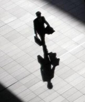 Έρχεται εργασιακός μεσαίωνας με ομαδικές απολύσεις και μισθούς πείνας