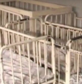 Ρώτησε γιατί κανένα από τα 100 μωρά στο ορφανοτροφείο δεν κλαίει. Η απάντηση θα τη στοιχειώνει για πάντα