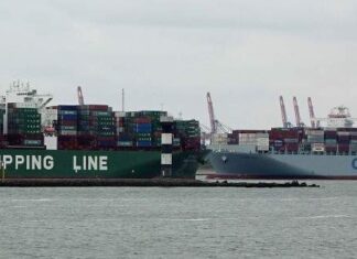 Στον Πειραιά το πρώτο «container ship» που θα περάσει τη διώρυγα του Παναμά