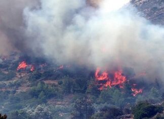 ΤΩΡΑ: Μεγάλη φωτιά στην Κερατέα