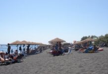 Έλληνας παρουσιαστής άνοιξε καντίνα σε παραλία της Άνδρου! «Εγώ μαγειρεύω. Φτιάχνω τα φαγητά…»
