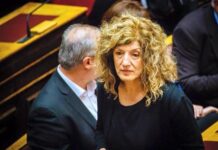 Η Σία Αναγνωστοπούλου πήγε με τις παντόφλες στη Βουλή! (ΦΩΤΟ)