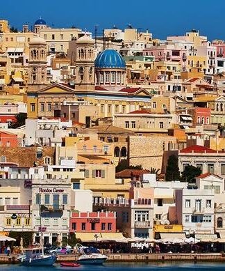 ΑΥΤΟ είναι το χειρότερο παρκάρισμα που έχετε δει ποτέ – Η φωτογραφία από τη Σύρο κάνει το γύρο του Διαδικτύου
