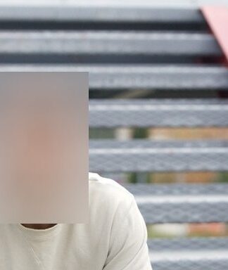 Πασίγνωστος ηθοποιός επιστρέφει ως παρουσιαστής στη δημόσια τηλεόραση