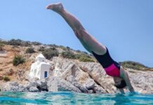 Και όμως! Είναι Ελληνίδα τραγουδίστρια, ετών… 62 και έχει αυτό το κορμί!