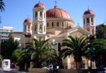 Αντιεξουσιαστές εισέβαλαν στη Μητρόπολη Θεσσαλονίκης και διέκοψαν τη λειτουργία