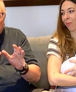 Βουτσάς: «Έβαλα τα κλάματα μόλις είδα τον γιο μου. Τρελάθηκα!»- Πρώτη εμφάνιση με το μωρό (BINTEO)