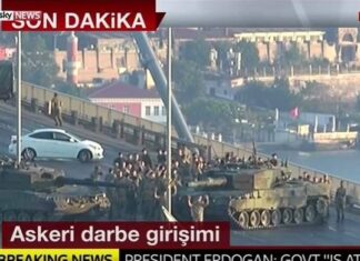 Πραξικόπημα Τουρκία – Απίστευτες εικόνες: Πολίτες «συλλαμβάνουν» στρατιώτες πραξικοπηματίες (video)