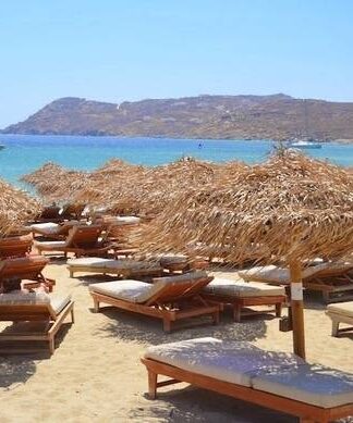 Η φωτογραφία με τη Φιλλιππινέζα από τη Μύκονο που έχει προκαλέσει σάλο!