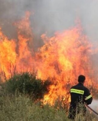 Κύθηρα: Σε εξέλιξη πυρκαγιά σε χαμηλή βλάστηση στα Μητάτα