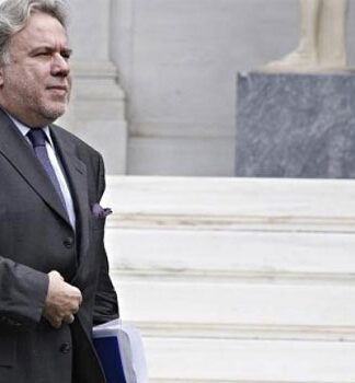 Κατρούγκαλος: Δεν υπάρχει περίπτωση να περικοπούν 13ος και 14ος μισθός
