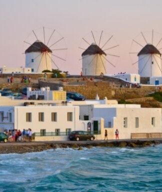 «Ξύπνησα ένα πρωί και πούλησα τρία σπίτια στη Μύκονο και τρία στην Κηφισιά»