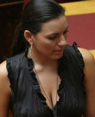 Το ζουμ στο πλούσιο ντεκολτέ της Όλγας Κεφαλογιάννη με μαγιό…(BINTEO)
