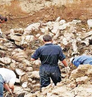 Βρέθηκαν ομαδικοί τάφοι αγνοουμένων στο λιμάνι της Κερύνειας