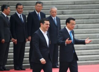 Ο Τσίπρας έβγαλε τις… γραβάτες των Κινέζων! (ΦΩΤΟ)