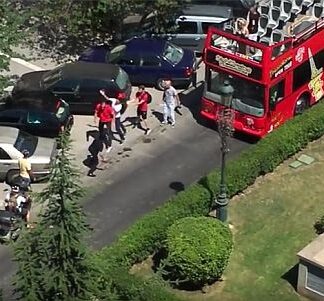 Απίστευτο ξύλο μεταξύ οδηγού τουριστικού λεωφορείου και οδηγών ΙΧ στη Θεσσαλονίκη (BINTEO)