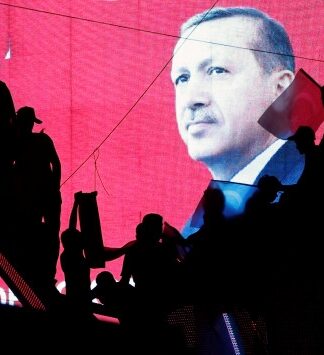 Εκτός ελέγχου ο Ερντογάν – «Εγκλωβίζει» τους δημόσιους υπαλλήλους στην Τουρκία