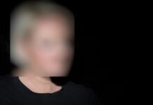 Χωρισμένη παρουσιάστρια ειδήσεων εθεάθη παρέα με νεαρότερο άνδρα στο Παγκράτι
