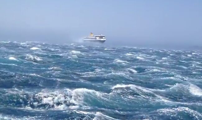 Όταν το Blue Star Naxos δάμασε τα 10 μποφόρ στην Τήνο (Βίντεο)