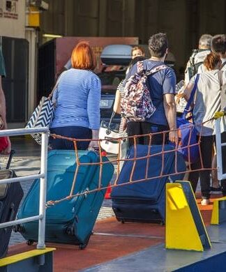 ΧΑΜΟΣ στο Λιμάνι του Πειραιά – Δείτε πόσα δρομολόγια θα γίνουν μέχρι την Κυριακή