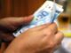Αυξάνεται ο κίνδυνος για τον «κόφτη» – Έρχεται νέο μαχαίρι σε μισθούς και συντάξεις