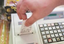 Χαμός στο Ρέθυμνο – Ιδιοκτήτης καφετέριας σε εφοριακούς: «Θα σας σφάξω!»