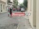 Αναστάτωση στην Πάτρα από γυναίκα που έσκιζε τα ρούχα της στο δρόμο (Βίντεο)