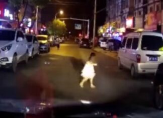 ΒΙΝΤΕΟ ΣΟΚ: Αυτοκίνητο χτυπάει κοριτσάκι!