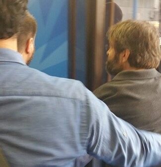 ΕΠΕΙΣΟΔΙΟ στη ΔΕΘ: Άνδρας πλησίασε τον Τσίπρα και τον έβγαλαν έξω ΣΗΚΩΤΟ- Τι τον ρώτησε (ΦΩΤΟ)