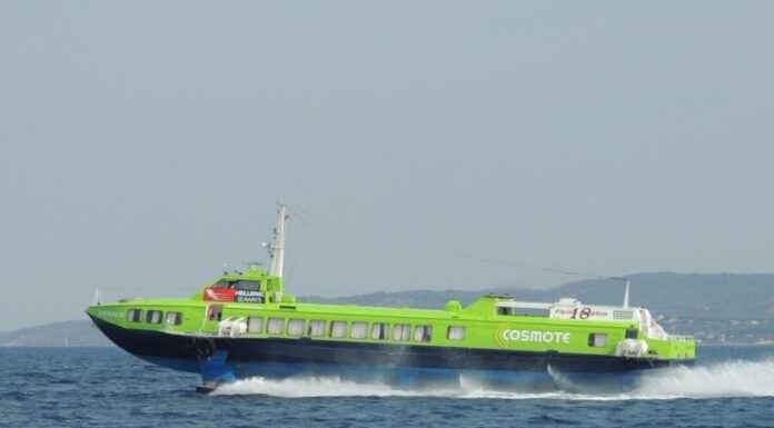 ΠΟΡΟΣ: Θρίλερ εν πλω για τους 123 επιβάτες του «Flying Dolphin 18»