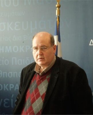 Τι θα γίνει από αύριο στα σχολεία μας; Θα εφαρμοστεί το Σύνταγμα ή η εγκύκλιος του άθεου κ.Φίλη;;