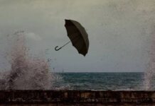 ΣΟΚ: Τρεις νεκροί από τη φονική κακοκαιρία που σάρωσε τη χώρα – Αγνοείται οδηγός