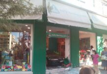 Απίστευτο! Ηλικιωμένη αντί να ξεπαρκάρει… έκανε όπισθεν και «μπούκαρε» σε κατάστημα στη Νέα Σμύρνη