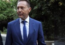 Εκτάκτως στο Μαξίμου ο Στουρνάρας ενώ συνεδριάζει το ΚΥΣΕΑ