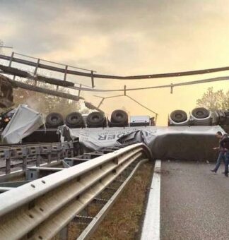 Κατέρρευσε γέφυρα στο Κόμο της Ιταλίας-Ένας νεκρός και τέσσερις τραυματίες (ΦΩΤΟ)