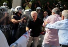 Οργισμένο τηλεφώνημα από τον Τσιπρα στον Τόσκα για τα χημικά