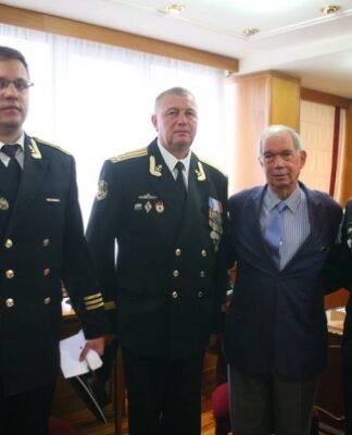 Εθιμοτυπική επίσκεψη του Κυβερνήτη και Αξιωματικών του Ρωσικού Αντιτορπιλικού «SMETLIVY» στον Δήμο Πειραιά