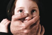«Μαμάκα,ο δάσκαλος με φιλάει»-60 χρόνια φυλακή σε εκπαιδευτικό για αποπλάνηση κοριτσιών