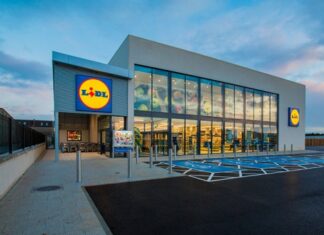 Tα LIDL εγκαινίασαν την …νέα Ελληνική σημαία!
