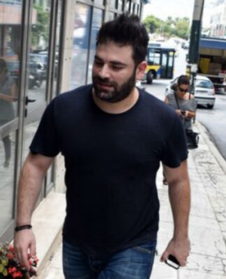 Αδημοσίευτη φωτογραφία! Όταν ο Παντελής Παντελίδης σήκωσε την ελληνική σημαία στην παρέλαση!