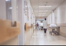 Δεν φαντάζεστε ποιος πασίγνωστος τραγουδιστής που κανείς δεν ήξερε ότι είναι και γιατρός, διορίστηκε πρόσφατα σε δημόσιο νοσοκομείο!
