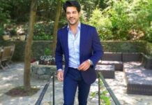 Ο κούκλος ηθοποιός του Kara Sevda έφτασε στην Αθήνα!